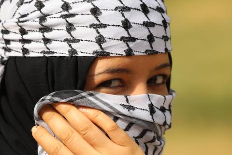 فتاة فلسطينية خلال فعالية وطنية في غزة