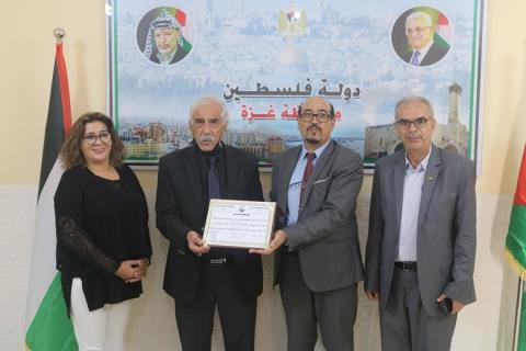 محافظ غزة يلتقي منتدى الحقوقيين الجزائريين في فلسطين