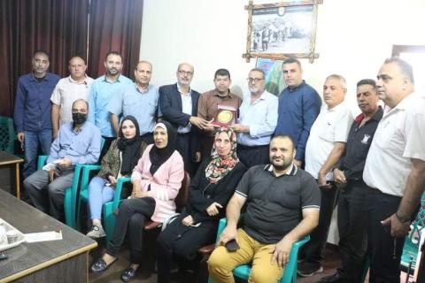وفد التجمع الفلسطيني للوطن و الشتات يزور اللجنة الشعبية في مخيم الشاطئ  ... 4