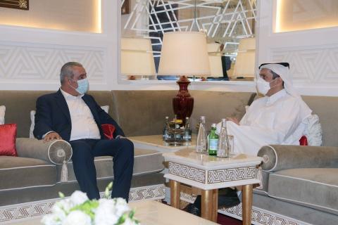 الشيخ يلتقي وزير الخارجية القطري.JPG