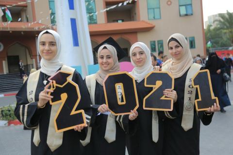 تواصل تخريج طلبة كلية تكنولوجيا المعلومات في الجامعة الإسلامية