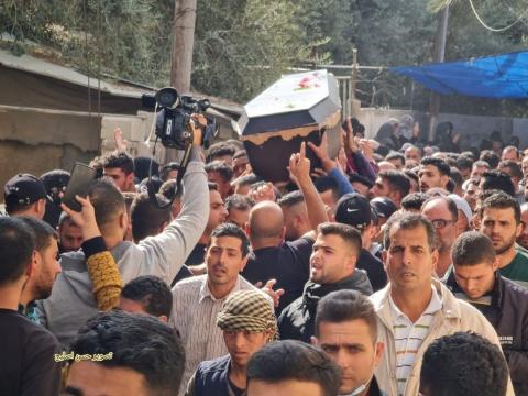 جماهير خزاعة تشييع جثمان أنس أبو رجيلة في مشهد مهيب بعد وصول جثمانه من تركيا