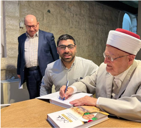 الشيخ عكرمة صبري يطلق كتابه “محطات من سيرتي وجولاتي”