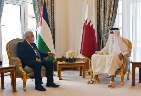 الرئيس يجتمع مع أمير قطر.JPG