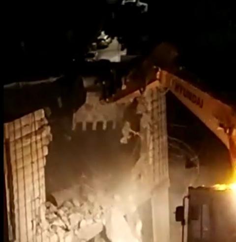الاحتلال يجبر مقدسيا على هدم منزله في رأس العامود