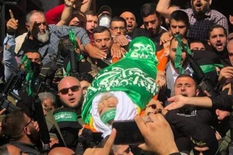 خلال تشييع جثمان القائد قبها في جنين