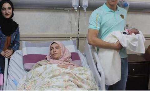 زوجة الأسير محمد متعب طحاينة، من بلدة السيلة الحارثية غرب جنين المحكوم 19 عاما، تنجب مولودا عن طريق النطف المهربة من داخل السجون