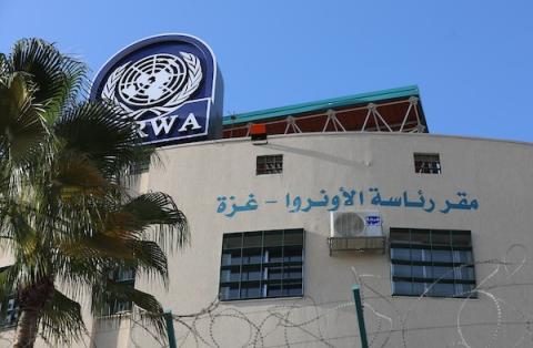    اغلاق مؤسسات الأونروا خلال اضراب احتجاجًا على عدم تلبية إدارتها لمطالب العاملين، في مدينة غزة