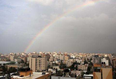 قوس قزح في سماء مدينة غزة