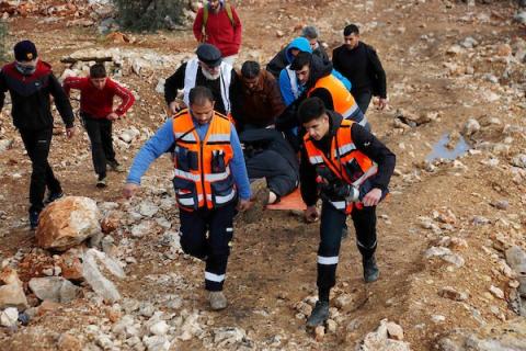    مواجهات بين المتظاهرين الفلسطينيين وقوات الاحتلال الإسرائيلي عقب مسيرة ضد الاستيطان في قرية بيتا