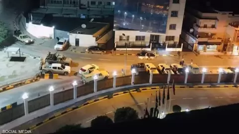صورة متداولة على تويتر لحصار مقر رئاسة الوزراء في طرابلس