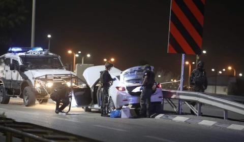 قوات  الاحتلال تطلق النار على مركبة فلسطينية على حاجز الظاهرية جنوب الخليل