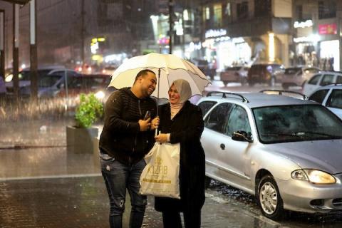 أجواء هطول الأمطار في مدينة غزة