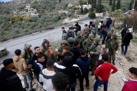  المواطنون الفلسطينيون يتصدون لاعتداءات المستوطنين الإسرائيليين في قرية برقة قرب مدينة نابلس
