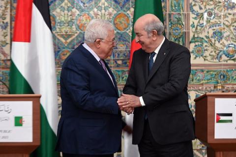 الرئيس الفلسطيني محمود عباس يلتقي الرئيس الجزائري عبد المجيد تبون في الجزائر