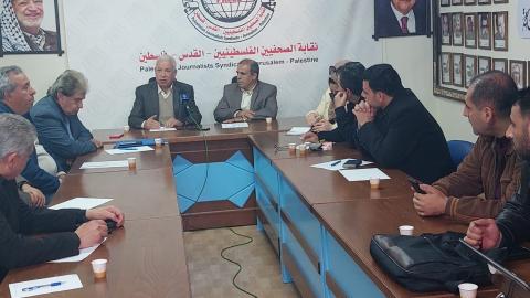كايد الغول خلال لقاءٍ سياسي نظمته نقابة الصحفيين الفلسطينيين