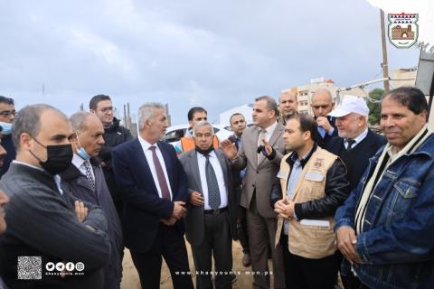  وزير الحكم المحلي يفتتح ثلاثة شوارع في مدينة خان يونس 