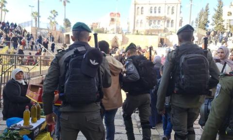 الاحتلال يعتقل شاباً فلسطينياً من منطقة باب العامود