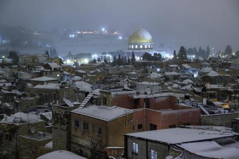 لوحة من مدينة القدس باللون الأبيض..تصوير: مصطفى الخاروف