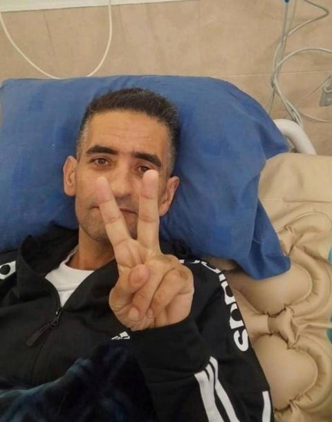صورة للأسير هشام أبو هواش بعد فك اضرابه