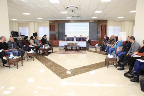 المدرسة الوطنية الفلسطينية للإدارة تفتتح دورة  مدير المراسم.JPG