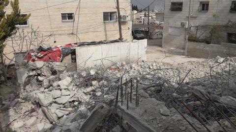 بلدية الاحتلال تجبر شقيقين على هدم منزليهما في جبل المكبر (تصوير: وفا)