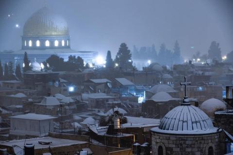 لوحة من مدينة القدس باللون الأبيض..تصوير.. مصطفى الخاروف  