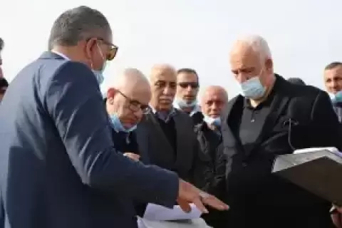 وزير الداخلية اللواء زياد هب الريح خلال اجتماع موسع عقد اليوم بمقر محافظة أريحا والأغوار