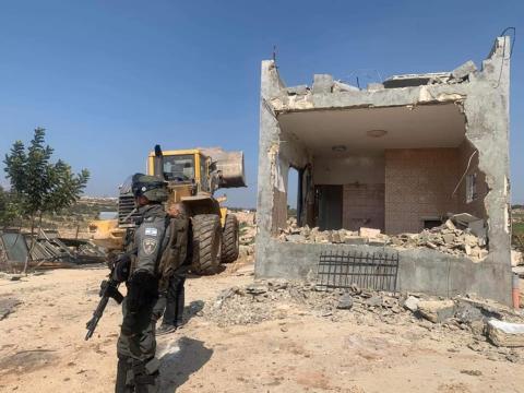 الاحتلال يهدم منزل في بلدة اذنا غرب الخليل