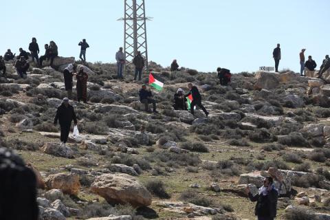  الاحتلال يعتدي على وقفة احتجاجية رفضا لاعتداءات المستوطنين على المواطنين في الاراضي المهددة شرق يطا