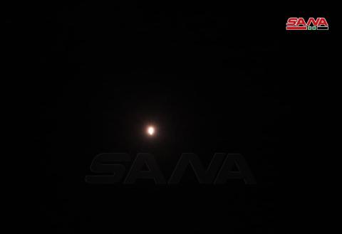 "سانا" تنشر صور لتصدي الدفاعات الجوية السورية "للأهداف المعادية" في سماء دمشق
