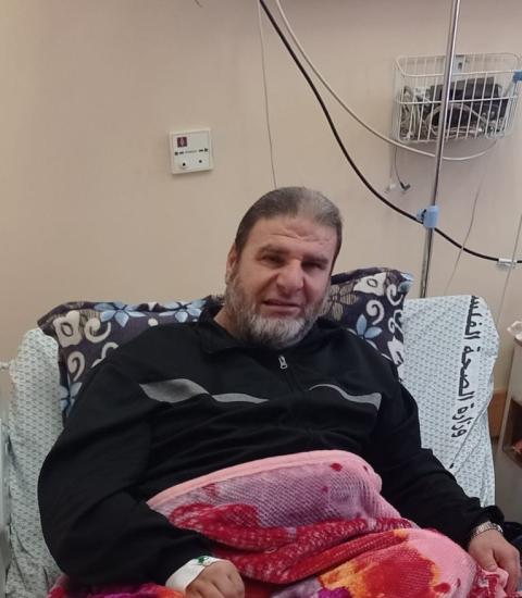 الشيخ ابو قاسم بعد اجراء العملية الجراحية