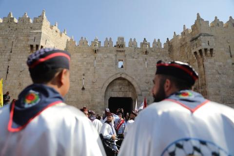 قمع فعاليات احياء ذكرى الإسراء والمعراج في باب العامود بالقدس : تصوير - وفا