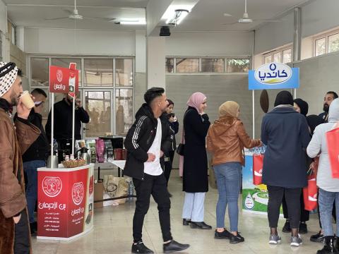 جمعية حماية المستهلك تنظم فعالية في يوم المستهلك الفلسطيني بكلية مجتمع المرأة