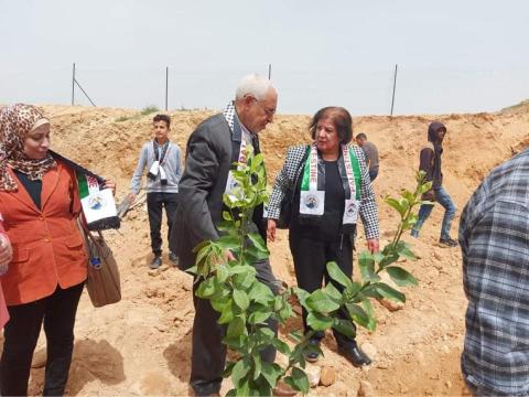 كفاح المرأة الفلسطيني وجمعية اريحا التعاونية تنفذان زراعة أرض لصالح الأسيرة الجعابيص