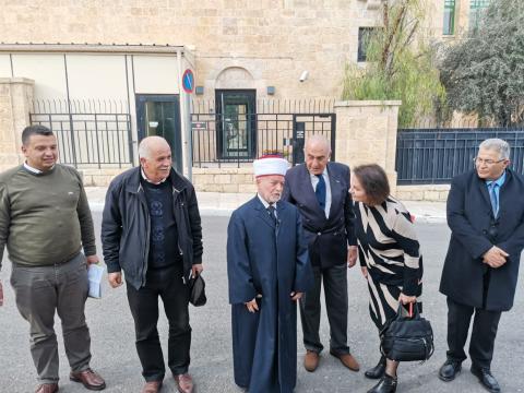 وفد مقدسي يسلم القنصل الفرنسي مذكرة احتجاج بشان خطاب رئيس الوزراء الفرنسي حول القدس
