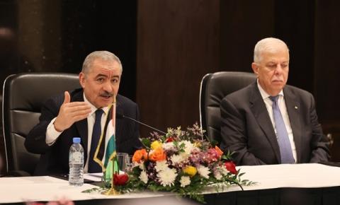 رئيس الوزراء يلتقي رجال أعمال فلسطينيين في قطر