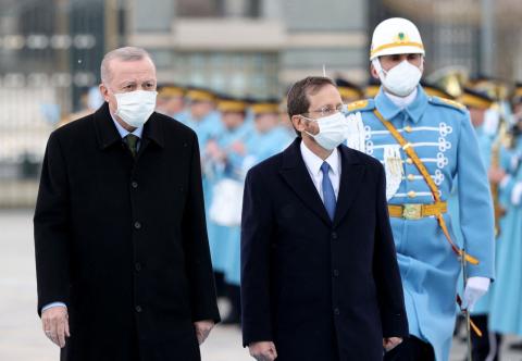 الرئيس التركي رجب طيب أردوغان يستقبل الرئيس الإسرائيلي يتسحاق هرتسوغ في أنقرة .. تصوير .. الفرنسية