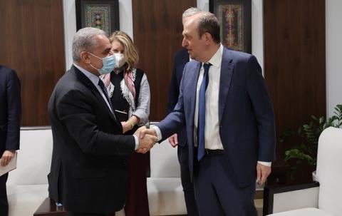 رئيس الوزراء محمد اشتية يستقبل المبعوث الأميركي هادي عمرو 2.jpg
