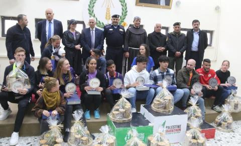 تتويج الفائزين في ماراثون فلسطين الدولي الثامن ببيت لحم.jfif