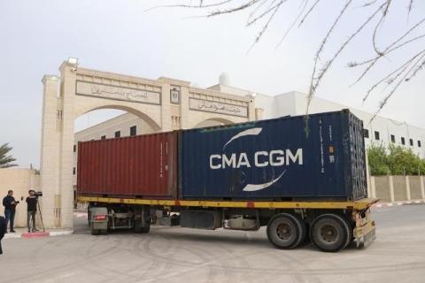 إدخال أول شحنة بضائع بنظام الحاويات على الحدود مع وعبر الأردن.jpg