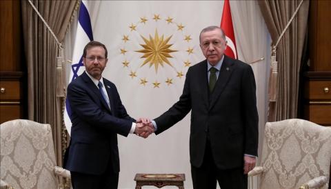 أردوغان يستقبل نظيره الإسرائيلي بمراسم رسمية.jpg