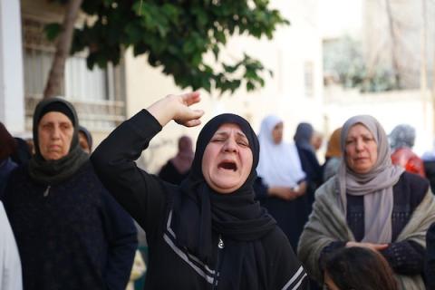 فلسطينيون يشيعون جثامين الشهداء عبد الله الحصري و شادي نجم اللّذين ارتقيا برصاص الاحتلال الاسرائيلي في مدينة جنين بالضفة الغربية.