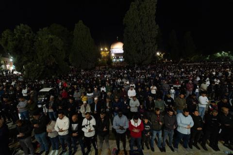 صلاتي العشاء والتراويح في المسجد الأقصى المبارك