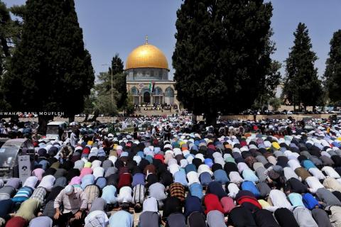 صلاة الجمعة الأخيرة من رمضان في المسجد الأقصى المبارك.jpg