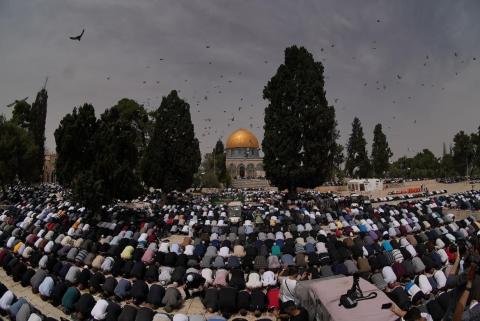 صلاة الجمعة الأولى من شهر رمضان المبارك، في رحاب المسجد الأقصى.jpg