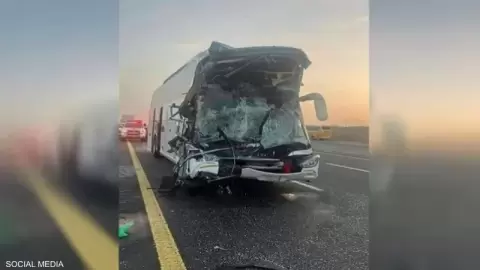 انقلاب حافلة على طريق المدينة المنورة