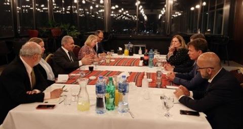 اشتية يلتقي مجموعة الشركاء الرئيسيين تحضيرا لعقد اجتماع المانحين الشهر المقبل.jpg