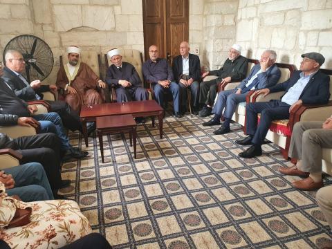 لجنة المتابعة تلتقي وفد الشخصيات الدينية والوطنية المقدسية في رحاب المسجد الأقصى