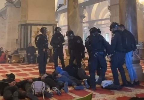 محدث بالفيديو والصور 158 إصابة في المسجد الأقصى وحملة اعتقالات في المصلى القبلي